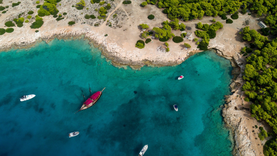 Image with pool Vis Island