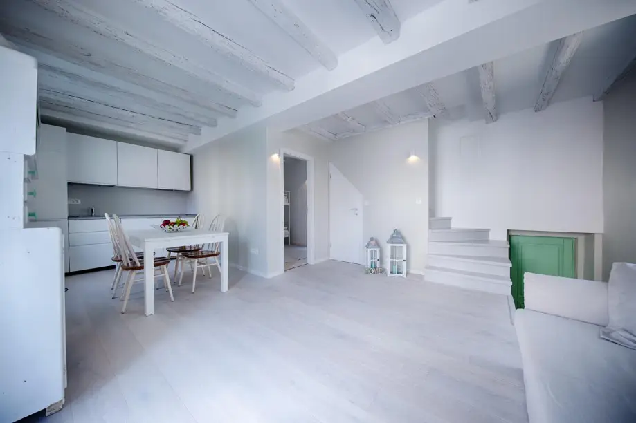 Zoia’s Kut House