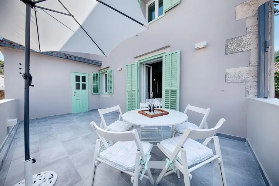 Zoia’s Kut House