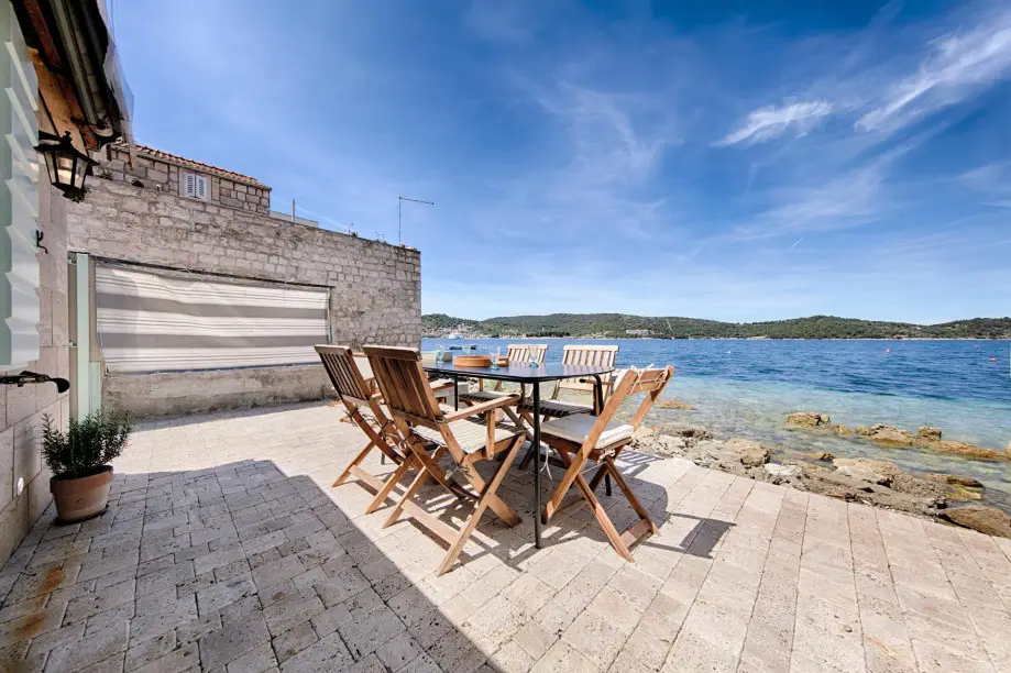 Beachfront House Kut