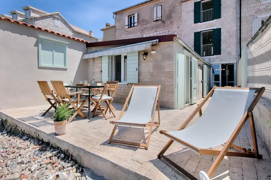 Beachfront House Kut