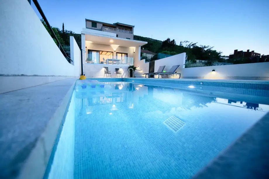 The Vista Pool House