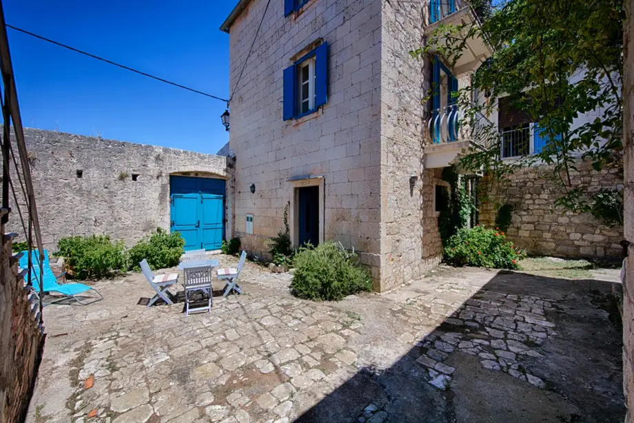 Turquoise House Kut