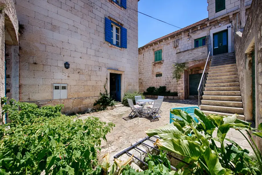 Turquoise House Kut