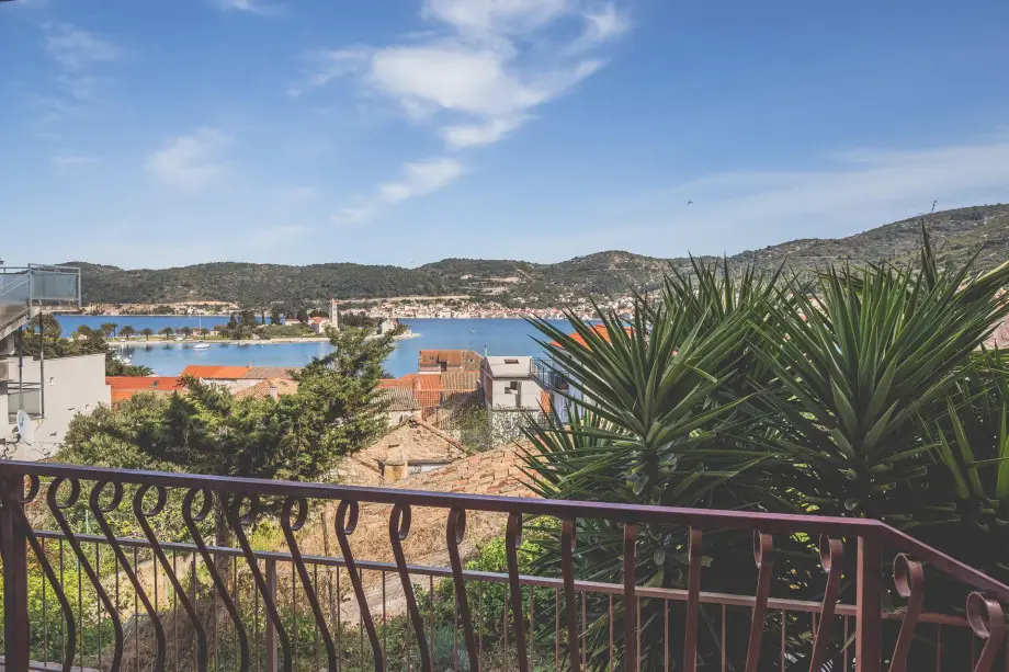 Violet Seaview Apartment