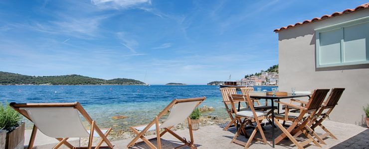 Beachfront House Kut